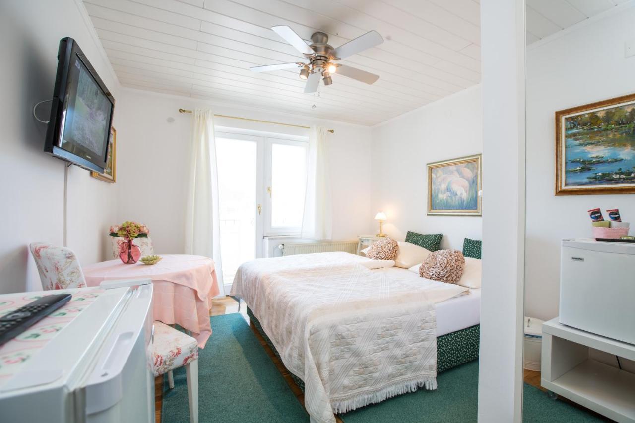 B&B Pletna A Double Lake-View Room 블레드 외부 사진