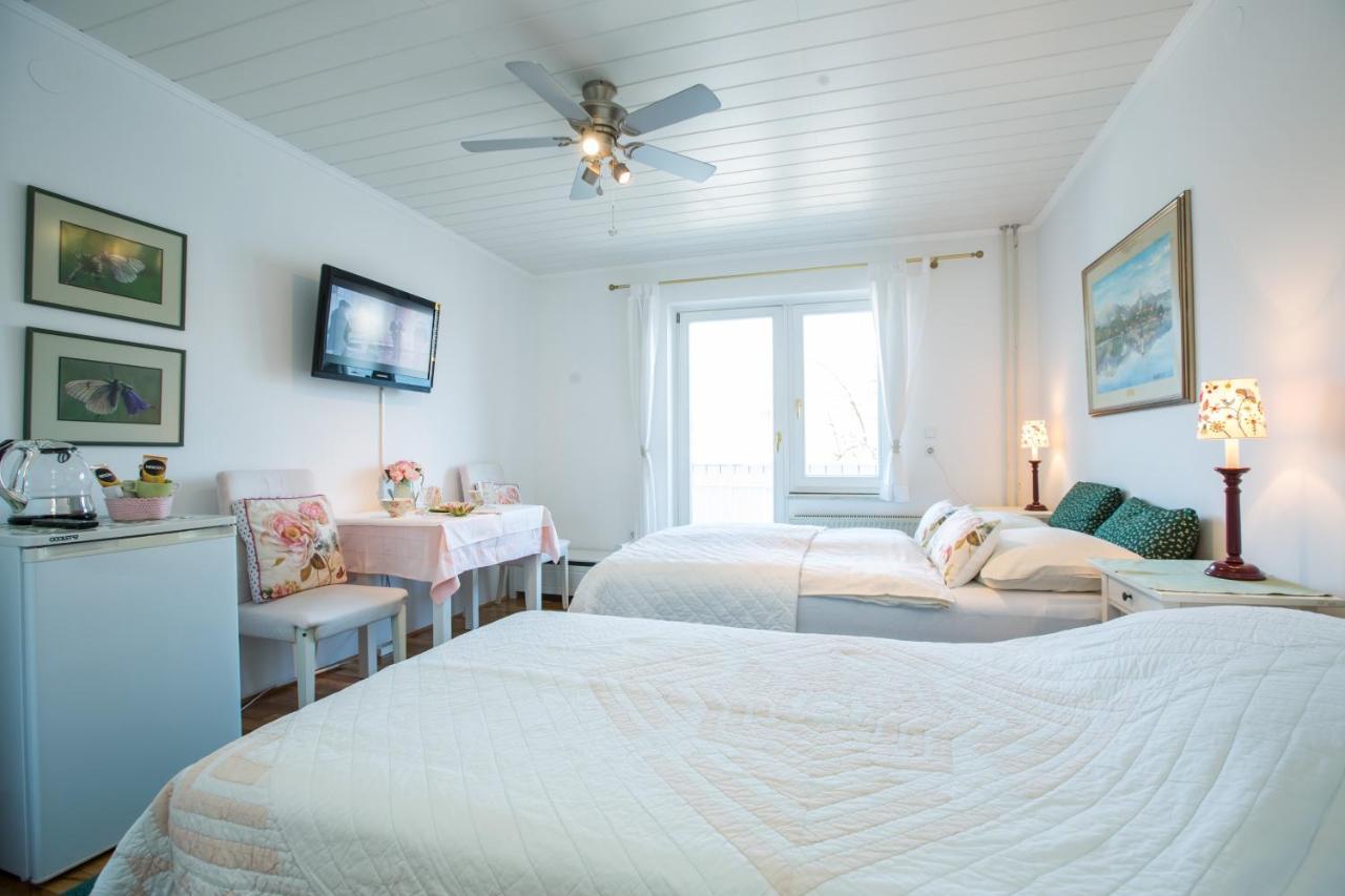 B&B Pletna A Double Lake-View Room 블레드 외부 사진
