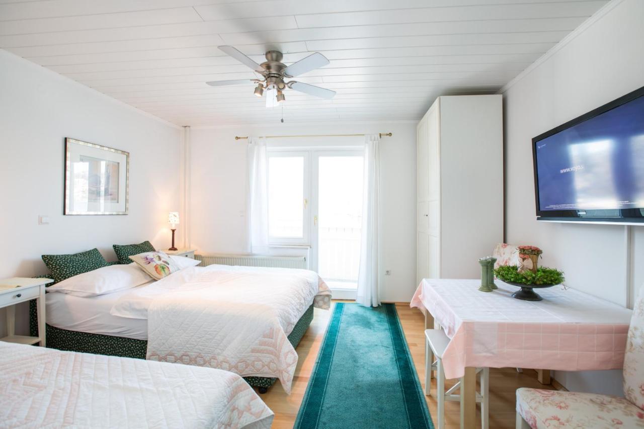B&B Pletna A Double Lake-View Room 블레드 외부 사진