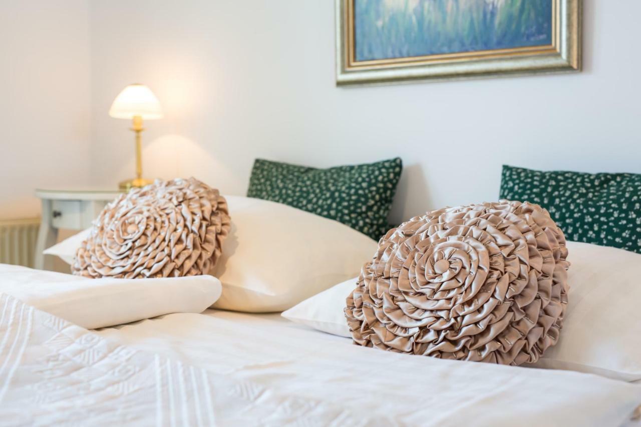 B&B Pletna A Double Lake-View Room 블레드 외부 사진