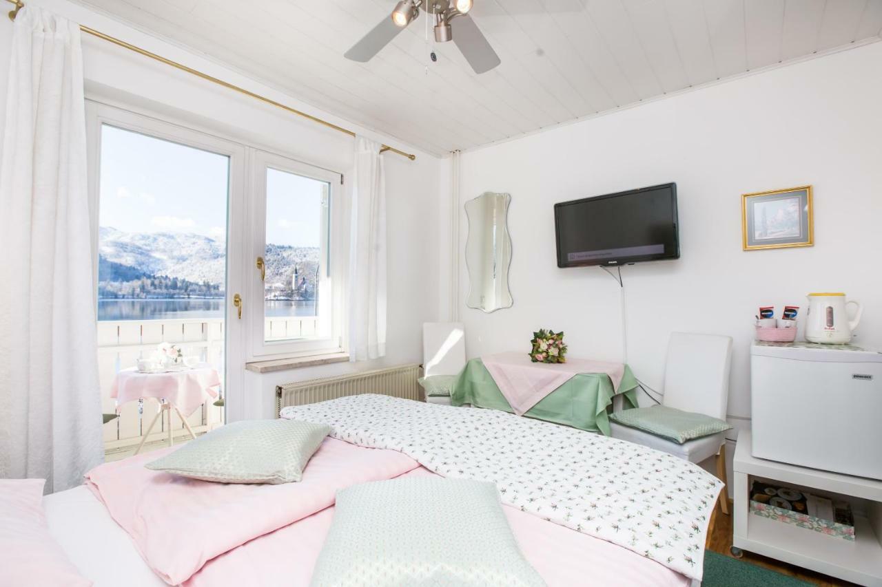 B&B Pletna A Double Lake-View Room 블레드 외부 사진
